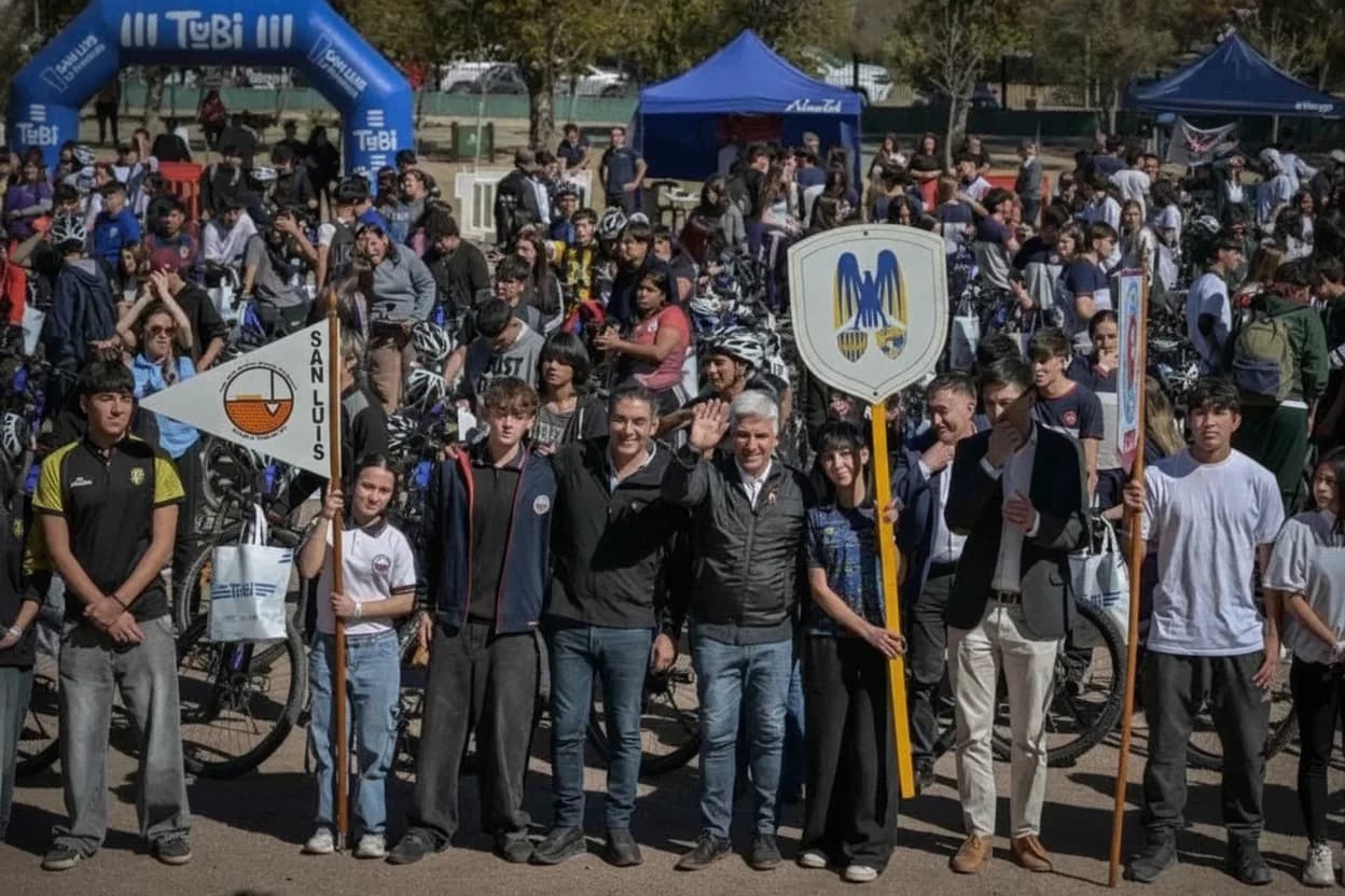Poggi entregó más de 600 bicicletas a alumnos de la ciudad de San Luis y el Plan TuBi ya superó las 11 mil unidades distribuidas.