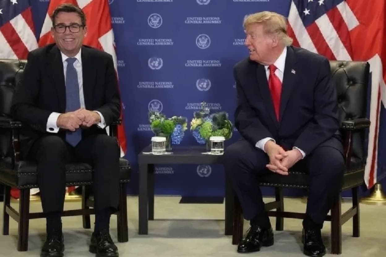 El primer ministro británico Andy Burnham se reúne con el presidente estadounidense Donald Trump al margen de la 81.ª Asamblea General de las Naciones Unidas en la ciudad de Nueva York.