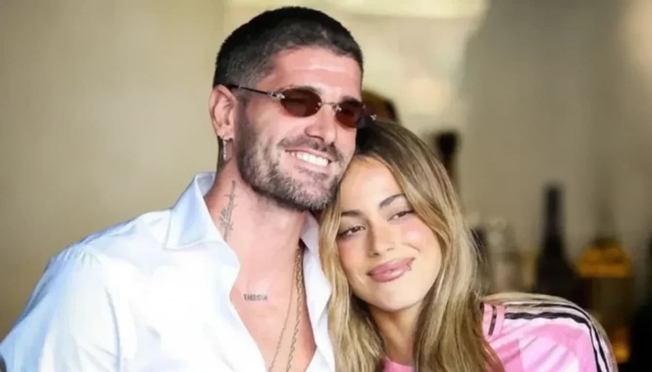 La cantante Tini junto a Rodrigo De Paul.