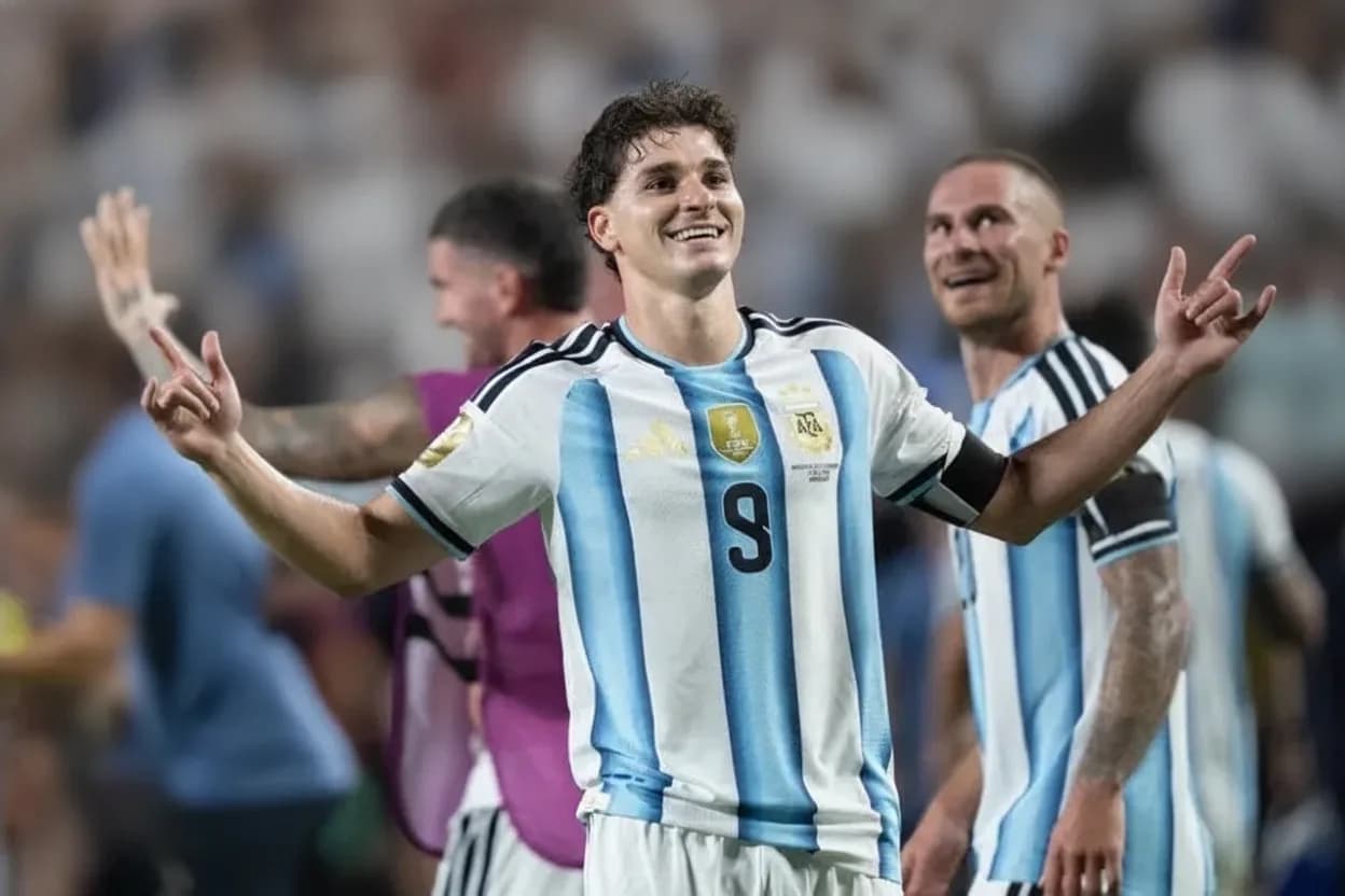 Julián Álvarez con la Selección argentina.