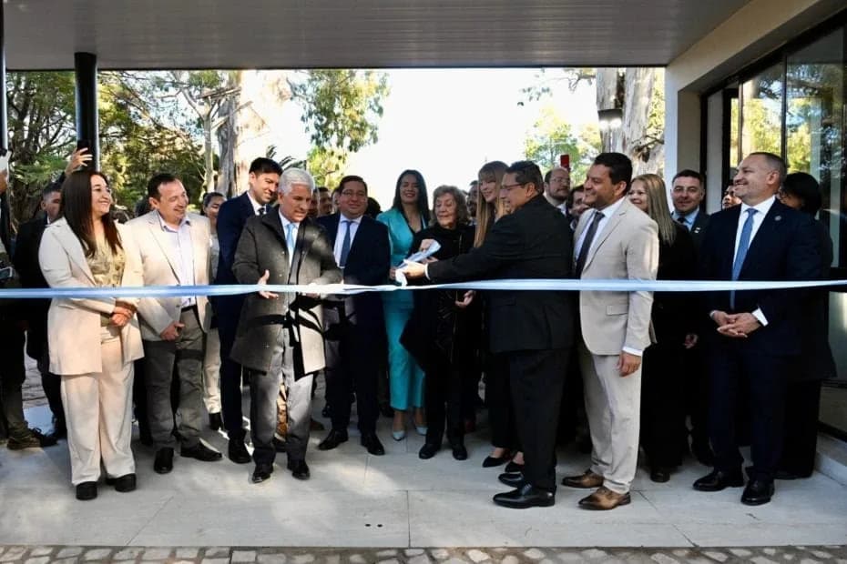 El gobernador Claudio Poggi inauguró la puesta en valor del Solar Histórico.