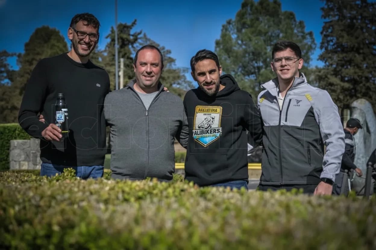 El propietario de Taurus Center, Cristian Gridasow; el intendente de Juana Koslay, Pedro Tagliente; el organizador Federico Zabala y el representante de Grupo Lorenzo y Voge oficial, Jorge Tamagnone. (Foto: Marcelo Lacerda)