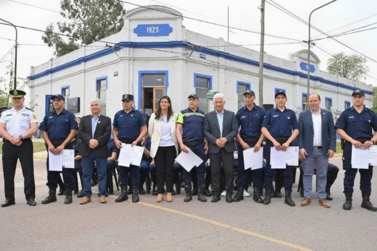Buena Esperanza fue escenario de la entrega de ascensos a 29 policías.