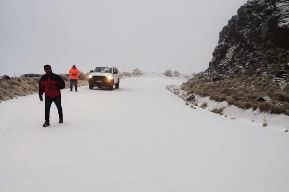 Cortes preventivos en rutas serranas: Vialidad restringe el tránsito por las fuertes nevadas